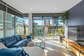 Stadium Escape - A Contemporary Beachside Retreat
